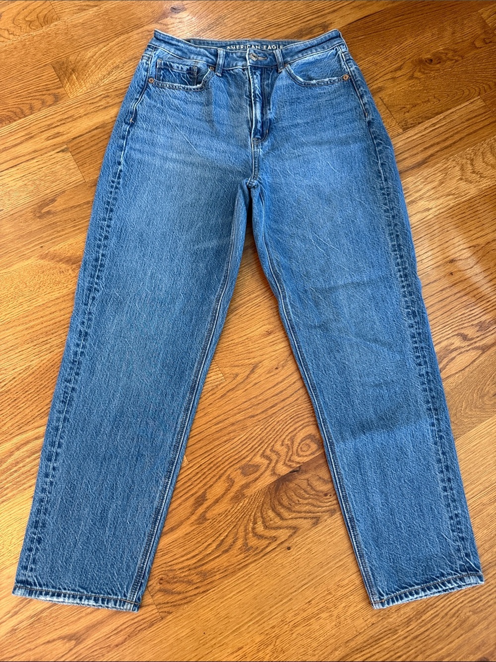 American Eagle Mom Straight Jeans Women’s 6 Regular Medium Wash High Rise